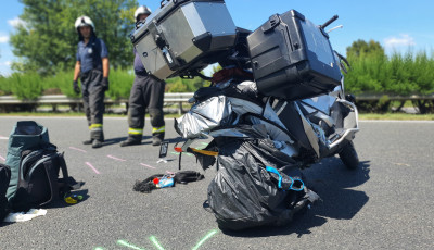 Ker&eacute;kre csavarodott s&aacute;tor okozott hal&aacute;los motorbalesetet az M7-esen