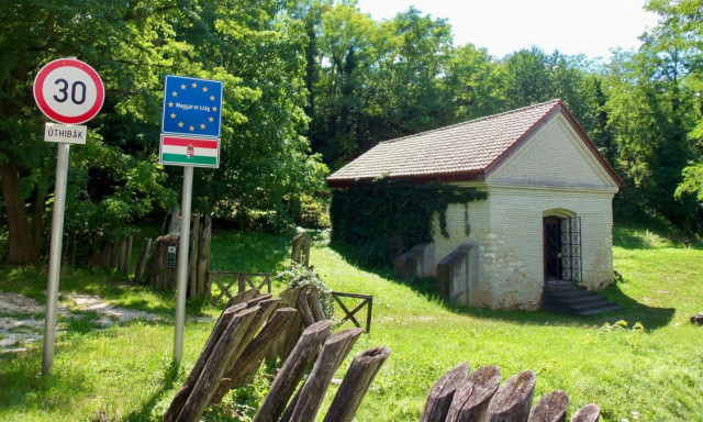 J&uacute;nius 15-től tov&aacute;bb enyh&iacute;tik a hat&aacute;r&aacute;tkel&eacute;st Ausztri&aacute;ba, Csehorsz&aacute;gba &eacute;s Szlov&aacute;ki&aacute;ba