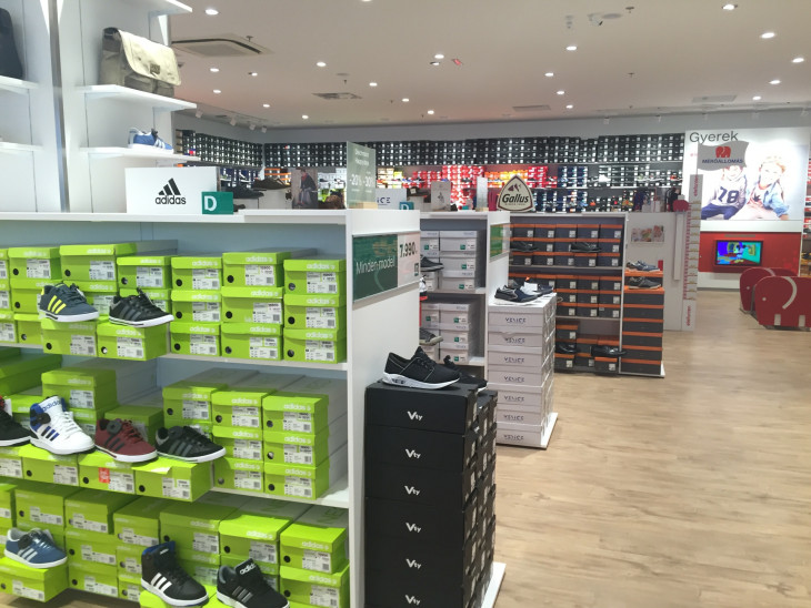 Újra kinyitott a kaposvári Deichmann