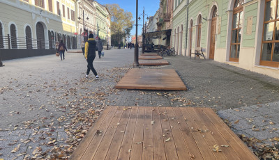 A kar&aacute;csonyfa ut&aacute;n m&aacute;r a b&oacute;d&eacute;k is &eacute;rkeznek a Kossuth t&eacute;rre