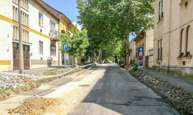 Gr&oacute;f Apponyi utca: K&eacute;t napra lez&aacute;rva