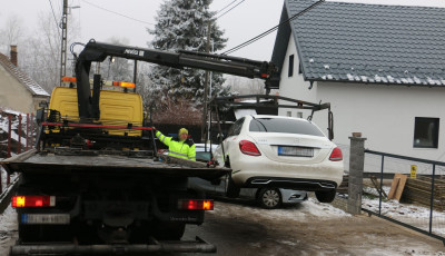 50 milla &eacute;rt&eacute;kben raboltak fegyvert, aut&oacute;t &eacute;s k&eacute;szp&eacute;nzt a Balaton-parton, a TEK kopogtatott az ajtajukon