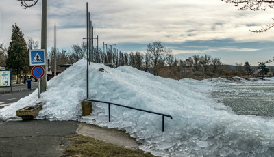 Ilyet m&eacute;g biztosan nem l&aacute;tt&aacute;l! - J&eacute;gcunami a Balatonn&aacute;l