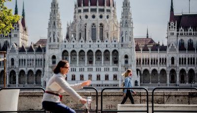 H&eacute;tfőtől k&ouml;telező lesz a maszk Budapesten