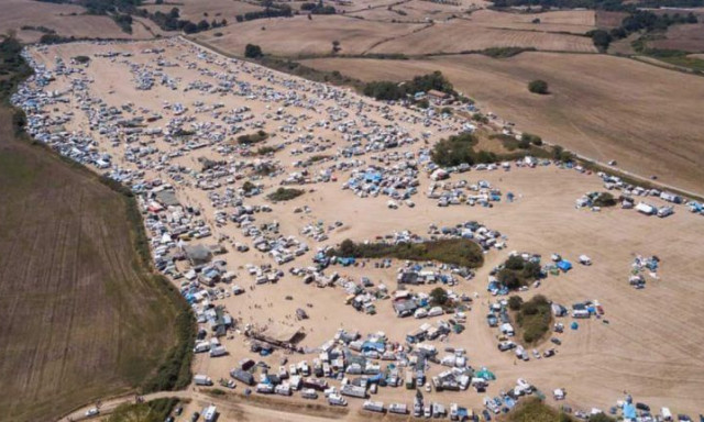 Egy hete tart egy t&ouml;bb ezer fős illeg&aacute;lis rave-parti Olaszorsz&aacute;gban, a rendőrs&eacute;g tehetetlen - VIDE&Oacute;