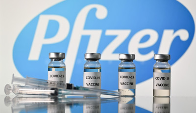 20 milli&oacute; Pfizer vakcina v&aacute;rja k&uuml;ld&eacute;sre k&eacute;szen az enged&eacute;lyeztet&eacute;st