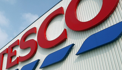 Megsz&uuml;nteti az &eacute;jszakai műszakot a magyar Tesco