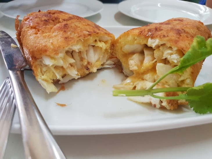 Igen, ez egy Michelin csillagos street food kajálda, amit egy 72 éves néni visz