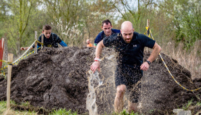 Kuty&aacute;val, csal&aacute;ddal &eacute;s egyed&uuml;l is lenyomhatj&aacute;tok id&eacute;n a KE Cross Run-t!