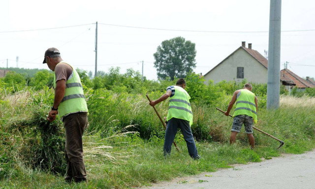 Cs&ouml;kkent a munkan&eacute;lk&uuml;liek sz&aacute;ma - T&ouml;bb a k&ouml;zmunk&aacute;s &eacute;s megint elindultak k&uuml;lf&ouml;ldre dolgozni a magyarok