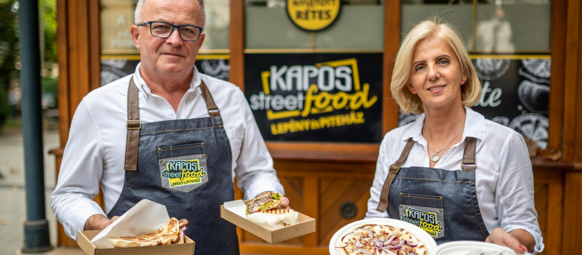 Kedden a r&eacute;gi helyen ny&iacute;lik &uacute;jra a Kapos Street Food ablaka, ezekkel a finoms&aacute;gokkal v&aacute;rnak benneteket!