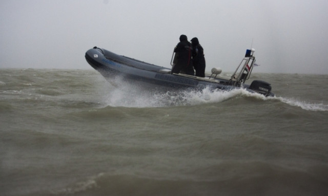 Beszor&iacute;totta a n&aacute;dasba a horg&aacute;szokat az erős sz&eacute;l a Balatonon, v&iacute;zimentők mentek &eacute;rt&uuml;k