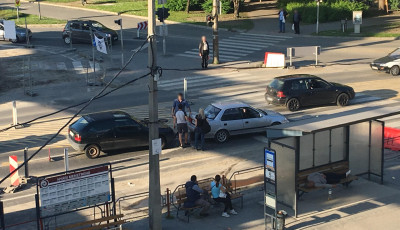 &Eacute;s te mennyire alszol m&eacute;lyen? A balesetre se &eacute;bredt fel a buszmeg&aacute;ll&oacute;ban alv&oacute; f&eacute;rfi