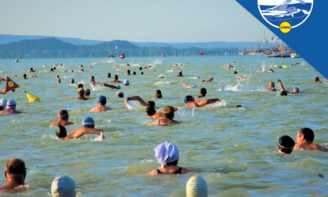 T&ouml;bb mint t&iacute;zezren &aacute;lltak rajthoz az idei Balaton &aacute;t&uacute;sz&aacute;son