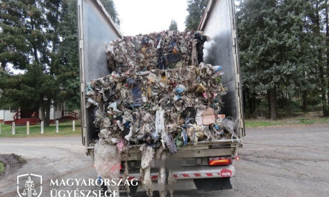 T&ouml;bb mint 71 tonna hullad&eacute;kot hozatott Tasz&aacute;rra illeg&aacute;lisan k&uuml;lf&ouml;ldről