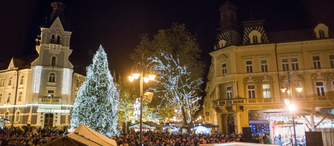 Tak&aacute;cs Nikolas Kossuth t&eacute;ri koncertje nyitja vas&aacute;rnap  az adventi időszakot Kaposv&aacute;ron