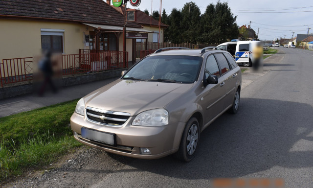 Ez&uacute;ttal Kaposm&eacute;rőben vitt&eacute;k le egy parkol&oacute; aut&oacute; t&uuml;kr&eacute;t, keresik a rendőr&ouml;k