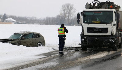 A baleset ut&aacute;n &uacute;jra j&aacute;rhat&oacute; a 67-es Kaposf&uuml;redn&eacute;l - K&Eacute;PEKKEL