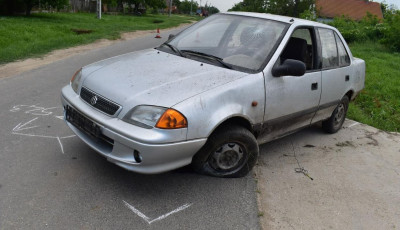 K&eacute;zif&eacute;kkel akart meg&aacute;llni, betonh&iacute;dfőnek &uuml;tk&ouml;z&ouml;tt - K&eacute;t gyereke be se volt k&ouml;tve