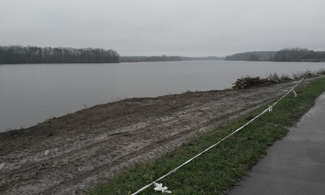 Partv&eacute;dőmű &eacute;p&uuml;l, 27 f&aacute;t kellett kiv&aacute;gni a Deseda f&uuml;redi szakasz&aacute;n