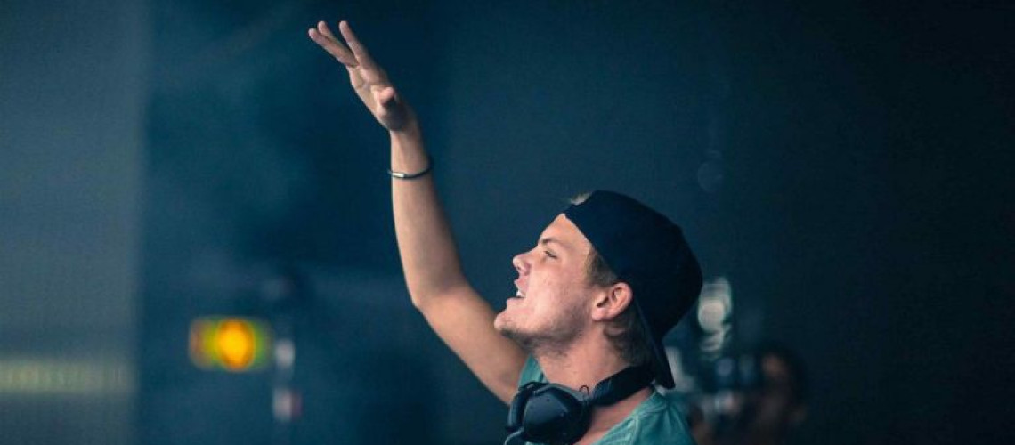 Megsz&oacute;lalt Avicii &eacute;desapja: Ash Pournourit, a menedzsert hib&aacute;ztatja Tim hal&aacute;l&aacute;&eacute;rt