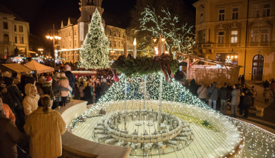 Tak&aacute;cs Nikolas Kossuth t&eacute;ri koncertje nyitja vas&aacute;rnap  az adventi időszakot Kaposv&aacute;ron