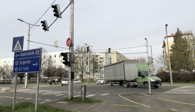 Napok &oacute;ta nem műk&ouml;dnek a jelzől&aacute;mp&aacute;k a B&eacute;ke utcai csom&oacute;pontban