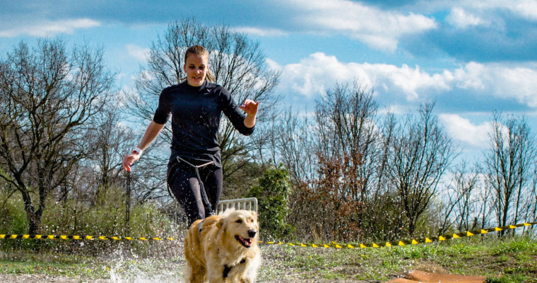 Erdőben, s&aacute;rban, akad&aacute;lyokat &aacute;tszelve &eacute;s persze kuty&aacute;val nyomt&aacute;tok le az III. KE Cross Run-t - GAL&Eacute;RIA