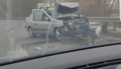 Front&aacute;lis karambol a 67-esen - Taxi &uuml;tk&ouml;z&ouml;tt szem&eacute;lyaut&oacute;val