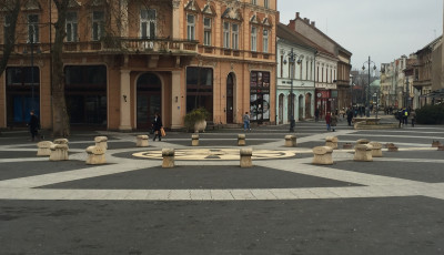 Eltűntek a Kossuth t&eacute;ri padok