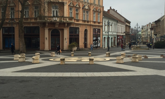 Eltűntek a Kossuth t&eacute;ri padok