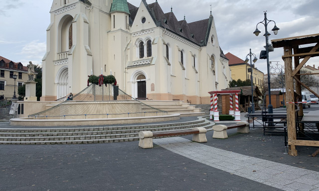 Meg&eacute;rkezett kedvenc kar&aacute;csonyi tr&oacute;nunk a Kossuth t&eacute;rre!