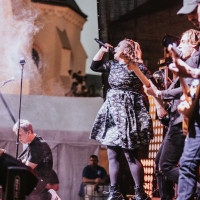 Óriási buli, hatalmas tömeg - Így zárta Tóth Andi és a Honeybeast a Miénk a város fesztivált - GALÉRIA
