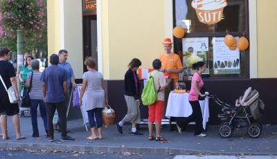 A Slendy&eacute; ma az Anna utca - Ha siettek, m&eacute;g belek&oacute;stolhattok a pisk&oacute;ta sz&ouml;rnybe!