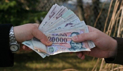 Novemberben 80 ezer forint pr&eacute;miumot kapnak a nyugd&iacute;jasok