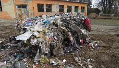 70 tonna olasz szemetet akartak eltemetni Tasz&aacute;ron, m&eacute;g időben megfogt&aacute;k őket