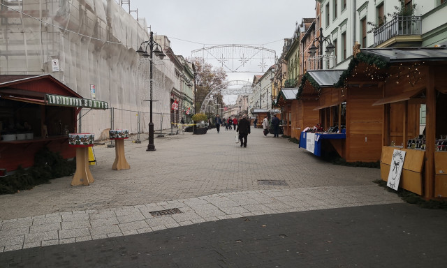 Indul a forralt bor szezon Kaposv&aacute;ron! - Kinyitottak a kar&aacute;csonyi &aacute;rusok