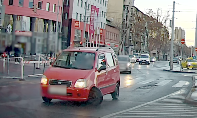 Belerongyolt egy k&aacute;ty&uacute;ba, kit&ouml;rt a Suzuki kereke - VIDE&Oacute;