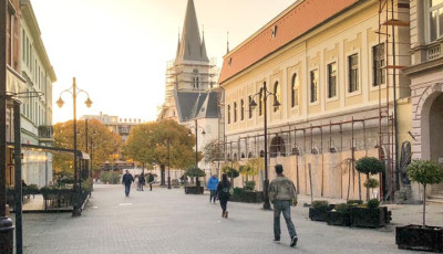 K&ouml;rvonalaz&oacute;dni l&aacute;tszik, hogy fog festeni az &uacute;j Dorottya-h&aacute;z