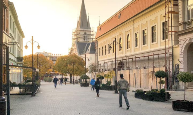 K&ouml;rvonalaz&oacute;dni l&aacute;tszik, hogy fog festeni az &uacute;j Dorottya-h&aacute;z