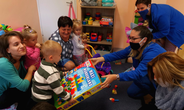 B&ouml;lcsiseknek aj&aacute;nd&eacute;kozott egy halom j&aacute;t&eacute;kot a Mar&aacute;zplast