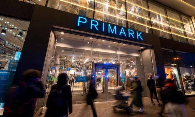 &Uacute;jabb divat&aacute;ruh&aacute;zl&aacute;nc &eacute;rkezik, első &uuml;zlet&eacute;t nyitja haz&aacute;nkban a Primark