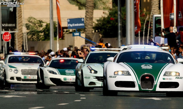 Most m&aacute;r nem Lamb&oacute;val, hanem lebegő motorokkal z&uacute;znak a rendőr&ouml;k Dubajban