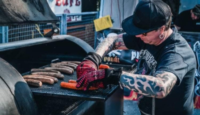 Fergeteges BBQ partyval ind&iacute;tja a nyarat a balatonlellei LIDO