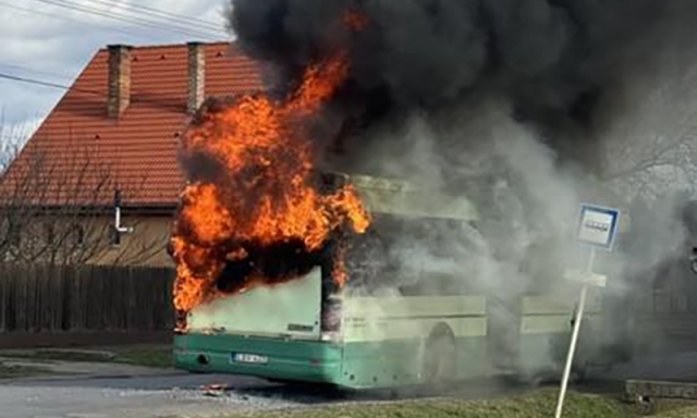 Csutk&aacute;ra ki&eacute;gett egy busz Hetesen - VIDE&Oacute;