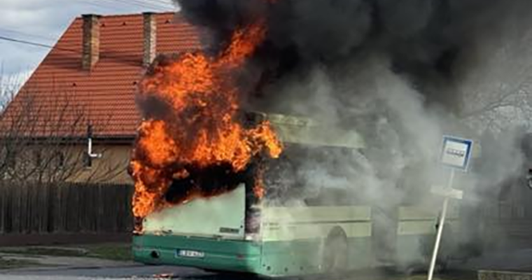 Csutk&aacute;ra ki&eacute;gett egy busz Hetesen - VIDE&Oacute;