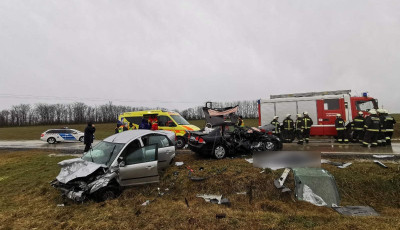 Hal&aacute;los aut&oacute;baleset t&ouml;rt&eacute;nt Somogyban, ketten &eacute;let&uuml;ket vesztett&eacute;k