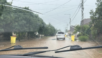 Elk&eacute;pesztő zuh&eacute; volt a Balatonon, ellepte a v&iacute;z Balatonlell&eacute;t &eacute;s Balatonber&eacute;nyt is- VIDE&Oacute;