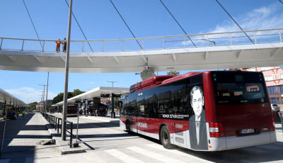 Azt kiab&aacute;lta a kaposv&aacute;ri buszsofőrnek hogy elv&aacute;gja a tork&aacute;t, majd meg is &uuml;t&ouml;tte