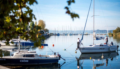 Aki b&iacute;rja a 20 fokos vizet, az h&eacute;tv&eacute;g&eacute;n m&aacute;r csobbanhat a Balatonban!